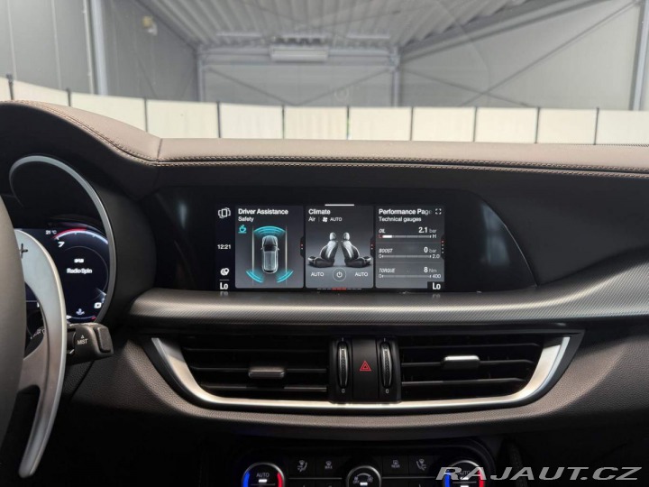 Alfa Romeo Stelvio 2.0 Turbo 280k Q4 AT8 INT 2025