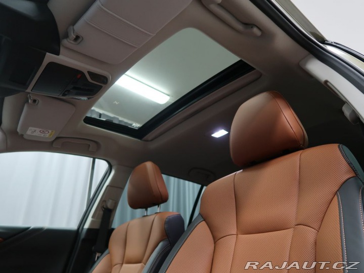 Subaru Outback TOURING 4X4 AWD + hnědá k 2025