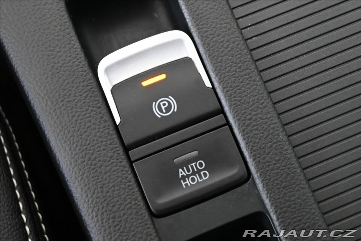 Volkswagen Passat 2,0 TDI 110 kW DSG ELEGAN 2021
