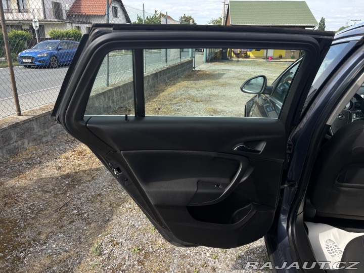 Opel Insignia 2.0 CDTI, AC, Tempomat 2010