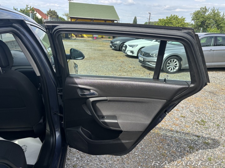 Opel Insignia 2.0 CDTI, AC, Tempomat 2010