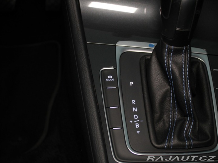 Volkswagen e-Golf 0,1 32kWh DYNAUDIO Navi 2020