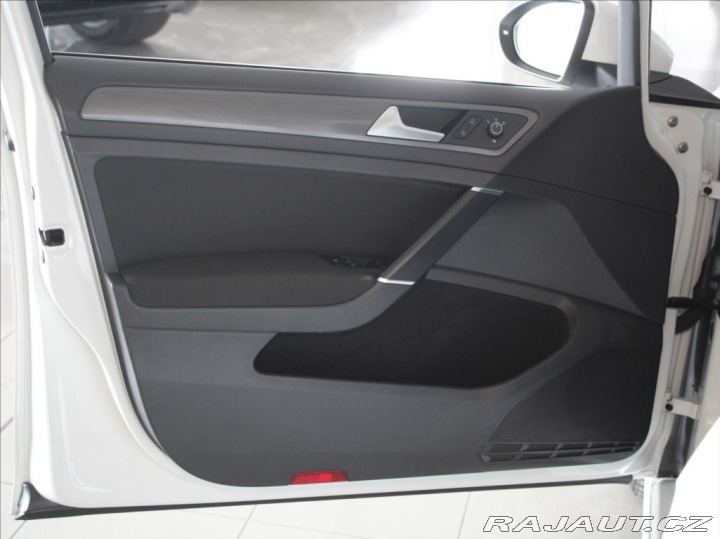 Volkswagen e-Golf 0,1 32kWh DYNAUDIO Navi 2020