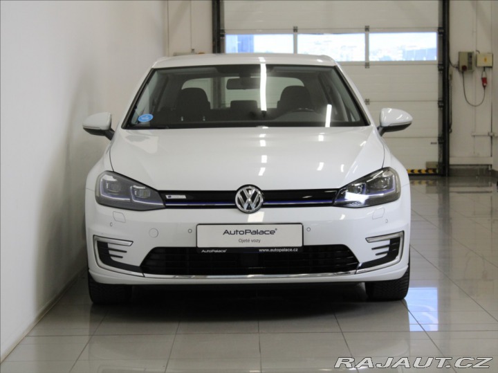 Volkswagen e-Golf 0,1 32kWh DYNAUDIO Navi 2020