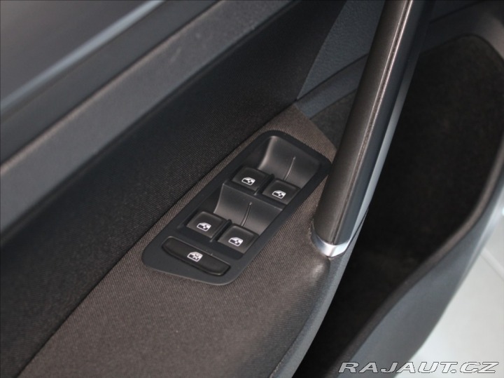 Volkswagen e-Golf 0,1 32kWh DYNAUDIO Navi 2020