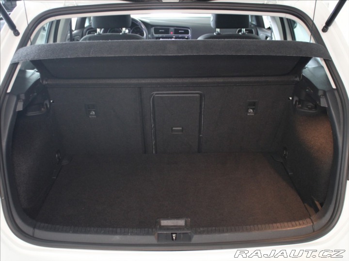Volkswagen e-Golf 0,1 32kWh DYNAUDIO Navi 2020