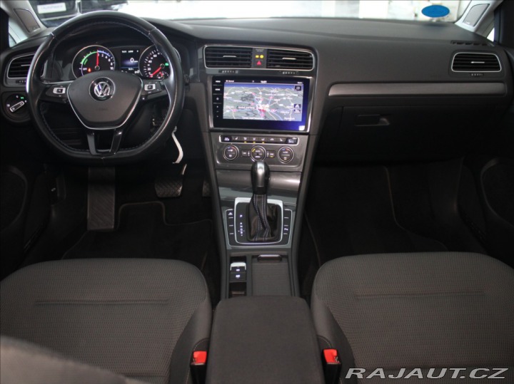 Volkswagen e-Golf 0,1 32kWh DYNAUDIO Navi 2020