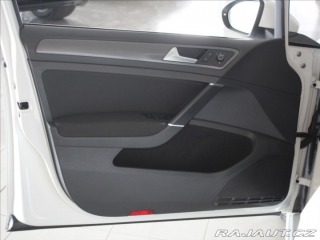 Volkswagen e-Golf 0,1 32kWh DYNAUDIO Navi 2020