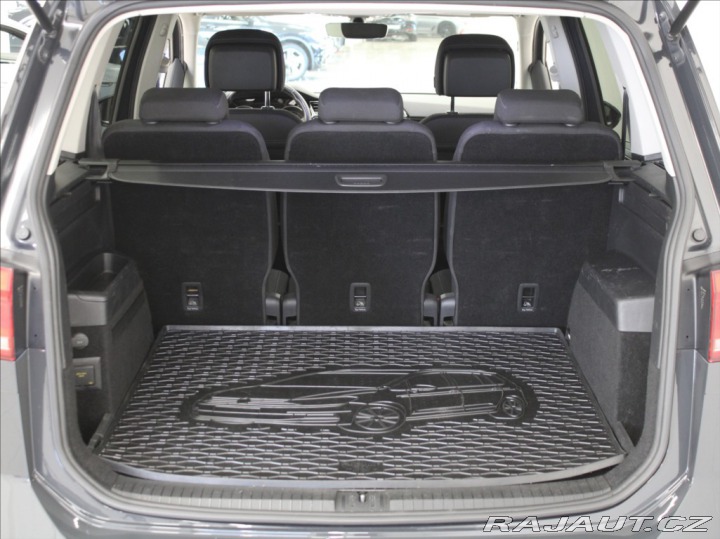 Volkswagen Touran 2,0 TDi 110Kw DSG Highlin 2016