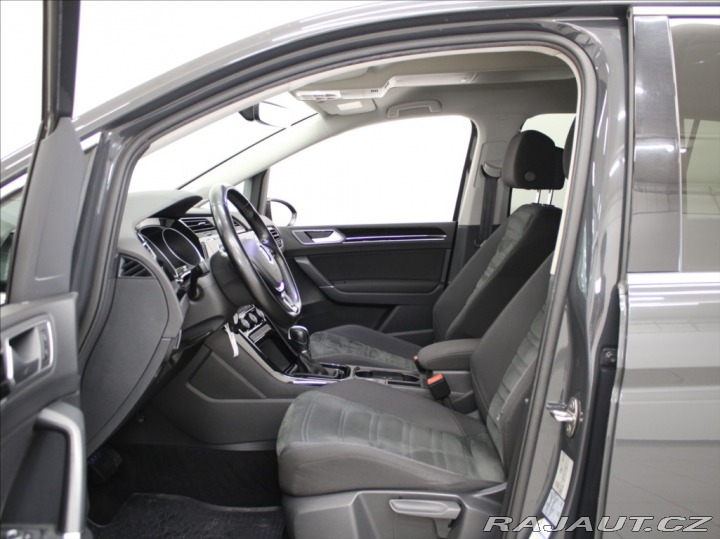 Volkswagen Touran 2,0 TDi 110Kw DSG Highlin 2016