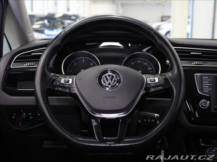 Volkswagen Touran 2,0 TDi 110Kw DSG Highlin 2016