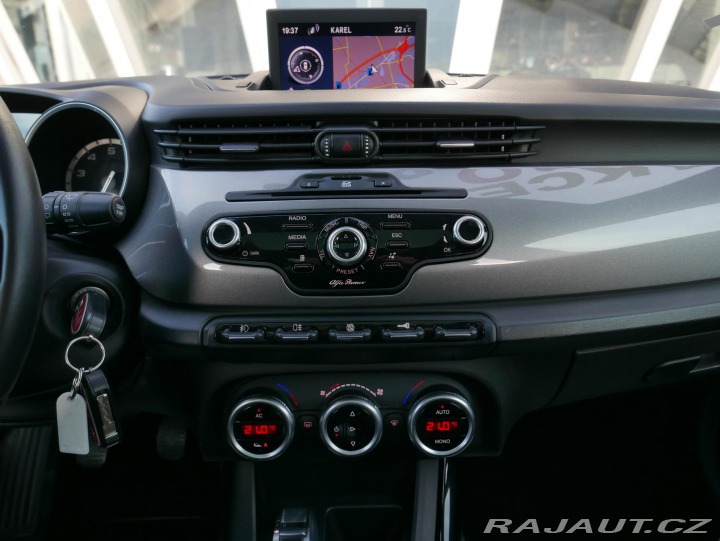 Alfa Romeo Giulietta 1,4 TB 125kW Navi Panoram 2011