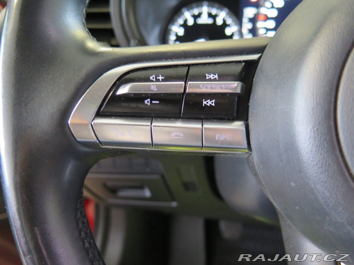 Mazda 3 2.0SA,navi,klima,kamera,D 2019