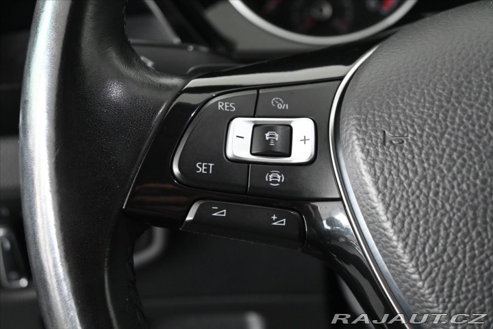 Volkswagen Touran 2,0 TDi 110kW DSG *Highli 2021