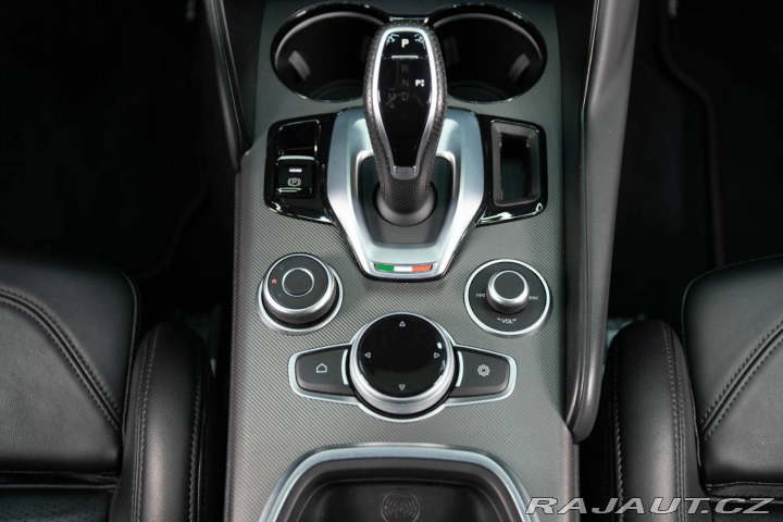 Alfa Romeo Giulia 2.0 GME Veloce AWD AT 2022