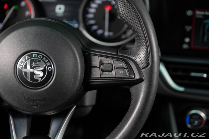 Alfa Romeo Giulia 2.0 GME Veloce AWD AT 2022