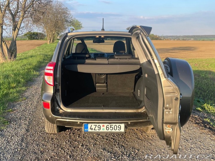 Toyota RAV4 2,2 2AD 110kW 4x4 2009