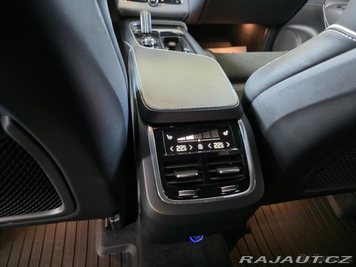 Volvo XC90 B5 R design-Black,mild hy 2019