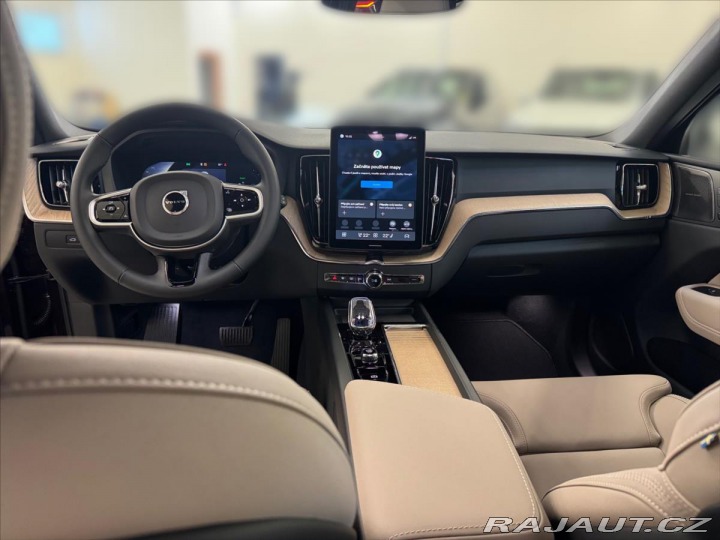 Volvo XC60 2,0 T6 AWD Plus Dark 5630 2025