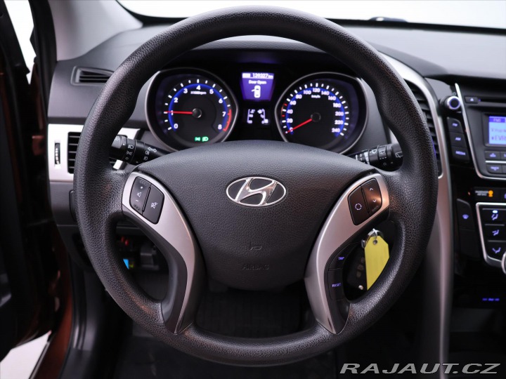 Hyundai i30 1,4 i 73kW CZ Trikolor 1. 2012