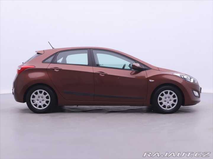 Hyundai i30 1,4 i 73kW CZ Trikolor 1. 2012