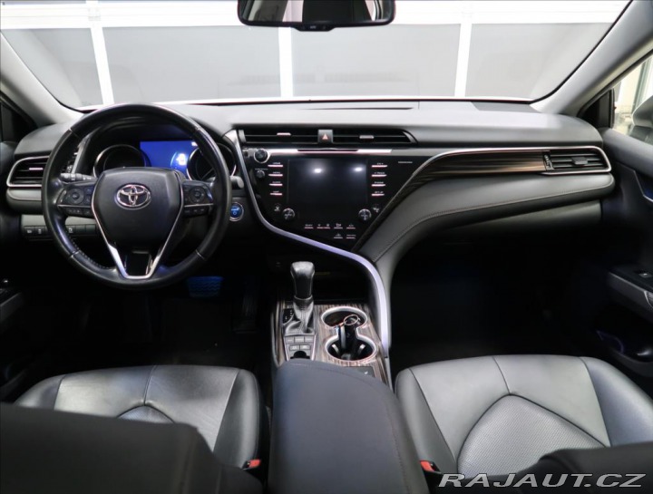 Toyota Camry 2,5 i HYBRID ČR 1 MAJITEL 2019