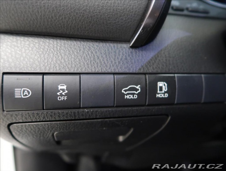 Toyota Camry 2,5 i HYBRID ČR 1 MAJITEL 2019