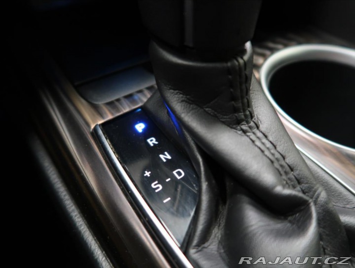 Toyota Camry 2,5 i HYBRID ČR 1 MAJITEL 2019
