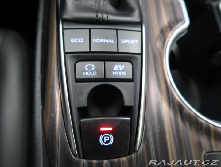 Toyota Camry 2,5 i HYBRID ČR 1 MAJITEL 2019