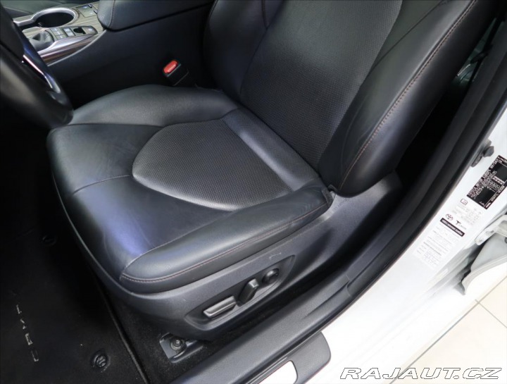Toyota Camry 2,5 i HYBRID ČR 1 MAJITEL 2019