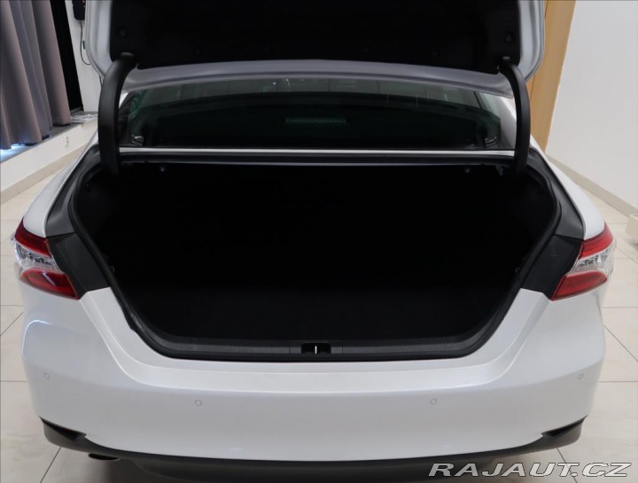Toyota Camry 2,5 i HYBRID ČR 1 MAJITEL 2019