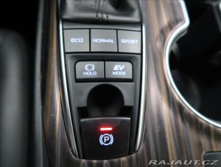 Toyota Camry 2,5 i HYBRID ČR 1 MAJITEL 2019