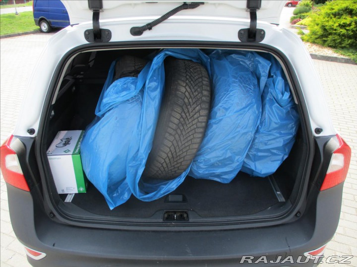 Volvo XC70 2,4 d 120KW Kinetic AWD b 2012