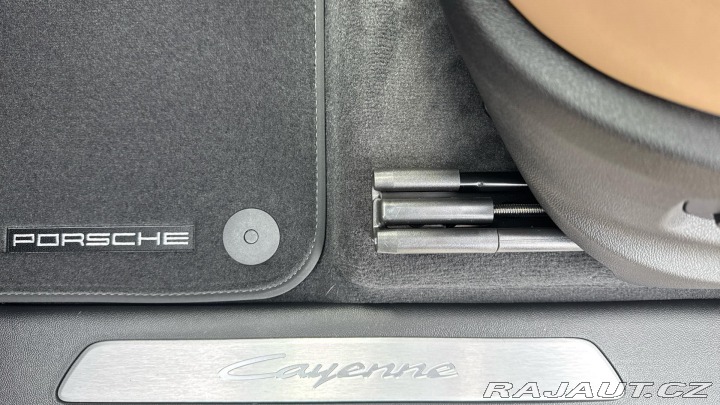 Porsche Cayenne E-Hybrid 2025