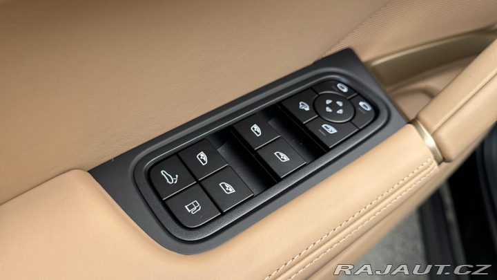 Porsche Cayenne E-Hybrid 2025
