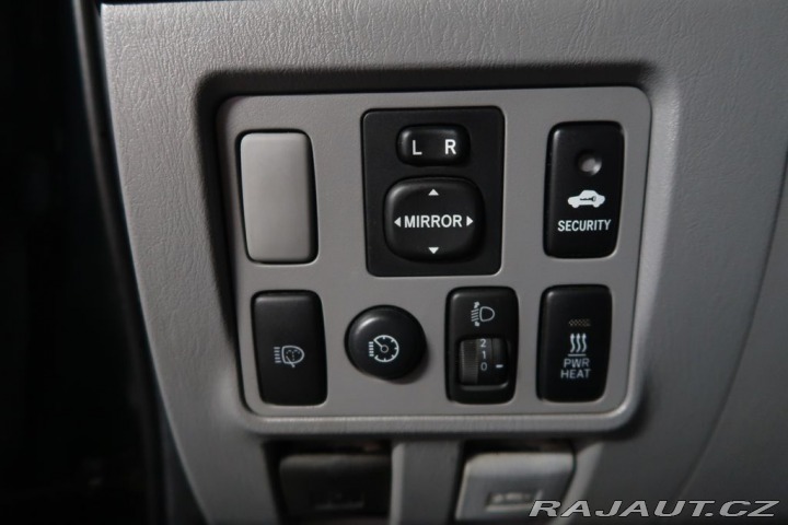 Toyota Hilux 2.5D4D,CZ,4x4,HardTop,Man 2012