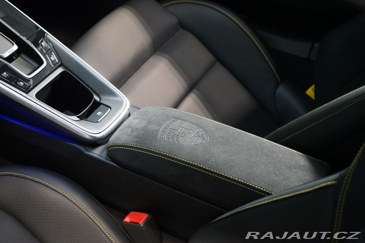 Porsche 911 992 Turbo S Carbon Záruka 2020