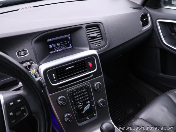 Volvo V60 2,0 D4 120KW R-Design Xen 2012