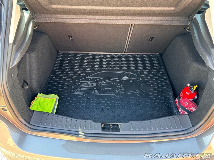 Ford Focus 1,6 16V 77 kw - benzín 2011