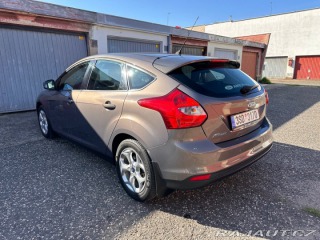Ford Focus 1,6   16V 77 kw - benzín 2011