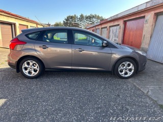 Ford Focus 1,6   16V 77 kw - benzín 2011