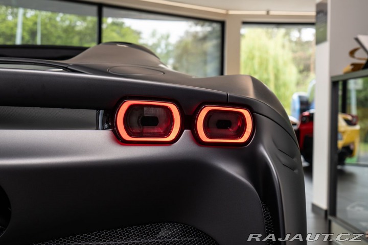 Ferrari SF90 Spider 2024