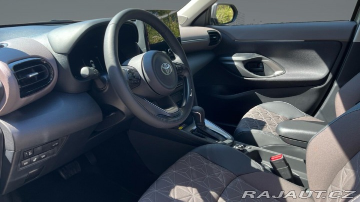 Toyota Yaris Cross 1,5 Hybrid e-CVT 4x4 130k 2025