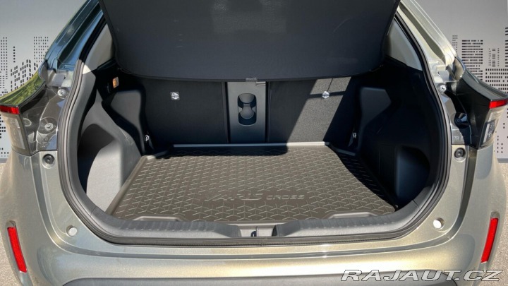 Toyota Yaris Cross 1,5 Hybrid e-CVT 4x4 130k 2025