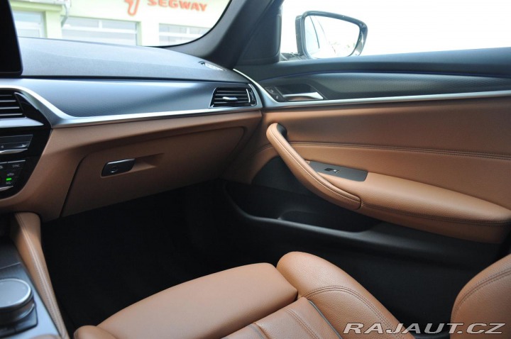 BMW 5 530xD M-SPORT REZERVACE 2023