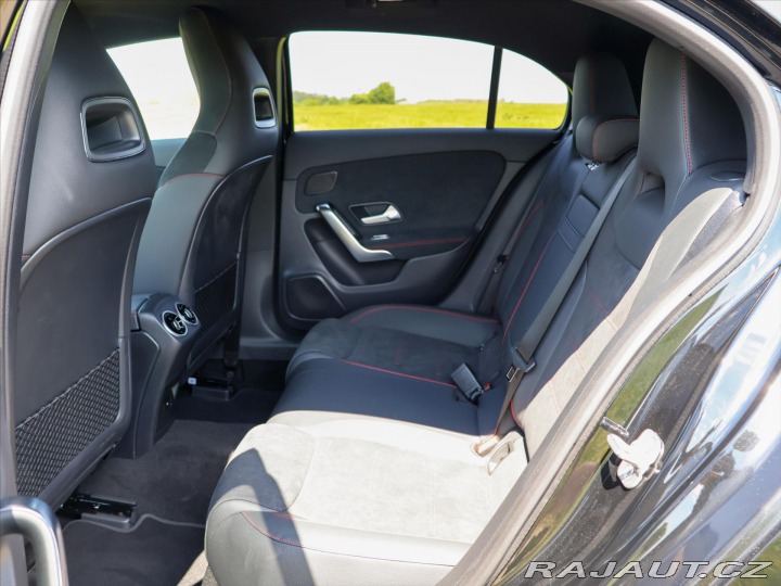 Mercedes-Benz A 2,0 200 AMG Premium 2024