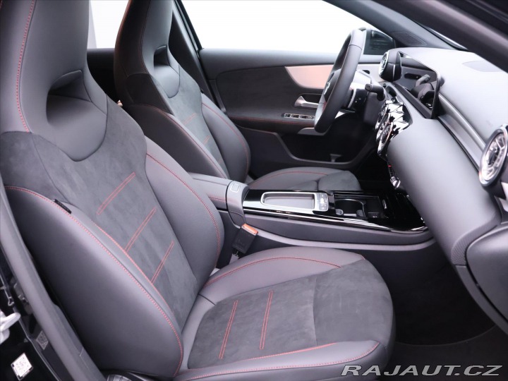 Mercedes-Benz A 2,0 200 AMG Premium 2024
