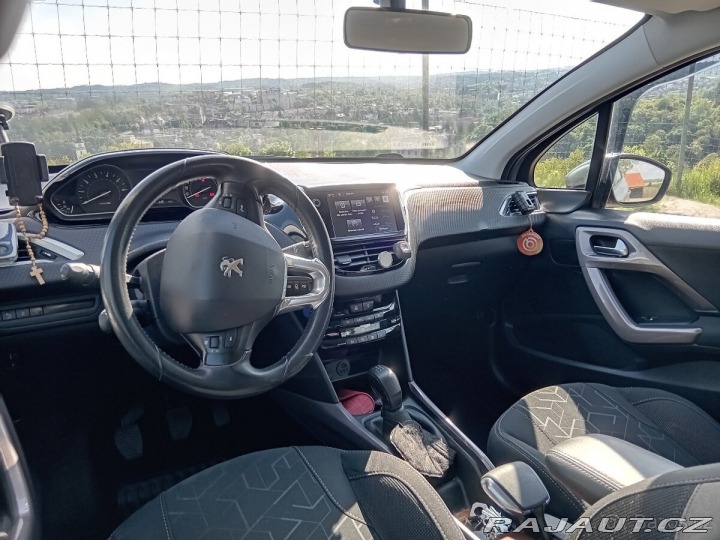 Peugeot 2008 1,2 benzín 2015