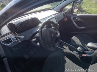 Peugeot 2008 1,2 benzín 2015