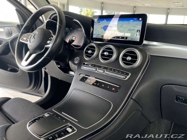 Mercedes-Benz GLC 300e 4Matic*Webasto*Tažné 2021